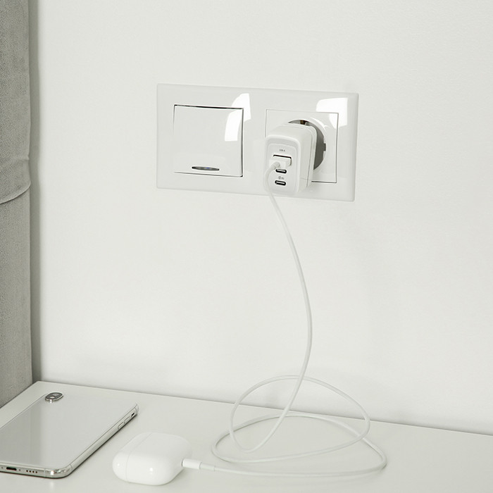 Qoltec Ładowarka sieciowa 65W GaN  | 5-20V | 3-3.35A | 2 x USB-C PD | 1 x USB QC 3.0 | Laptop | Smartfon | Biała widok 6